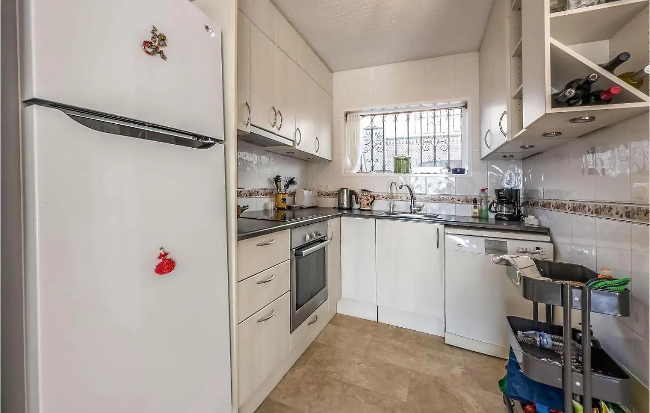 2 Bedroom Stunning Apartment In 베날마데나코스타